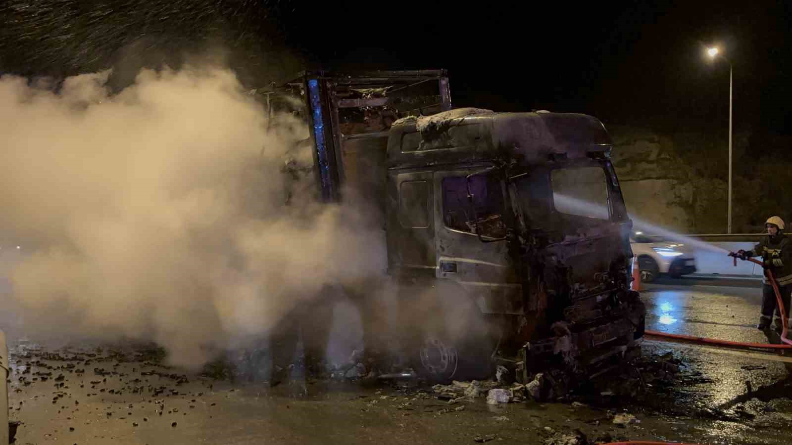 Ukraynadan Iraka Kömür Taşıyan Tır Alev Alev Yandı