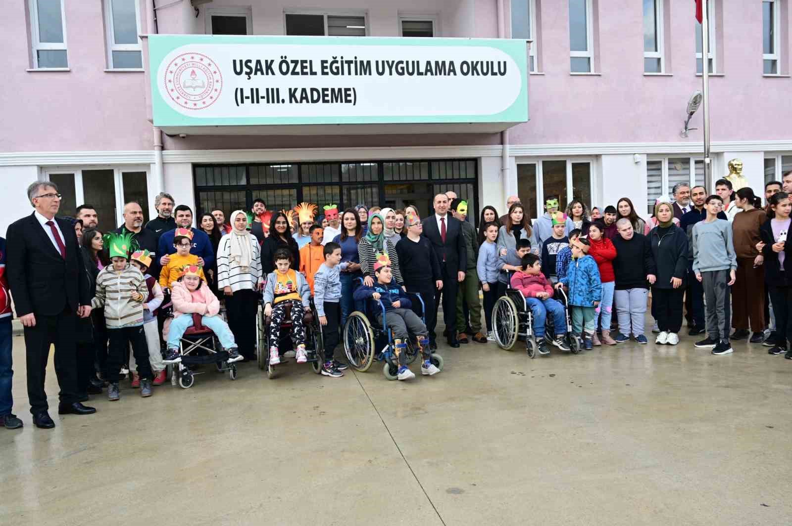 Uşakta ‘Okulumda Sağlıklı Besleniyorum Projesi Meyve Şenliği Etkinliği Yapıldı