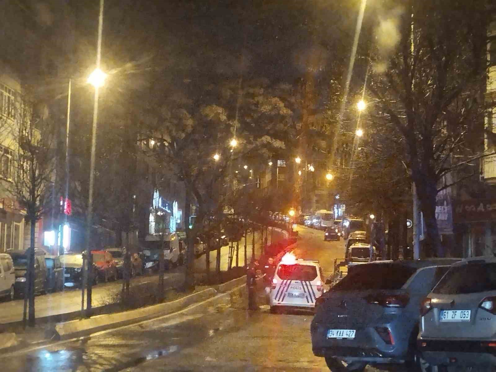 Üsküdarda İstinat Duvarı Yan Yattı, 4 Katlı 2 Bina Tedbiren Boşaltıldı