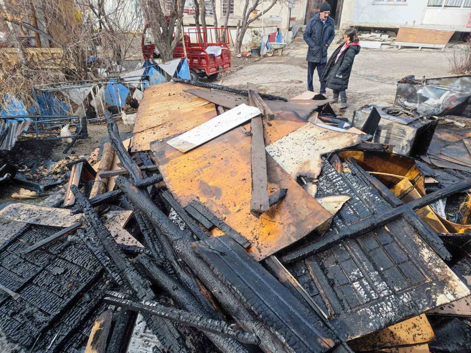 Vanda Odunluk Ve Tandır Evi Yangını