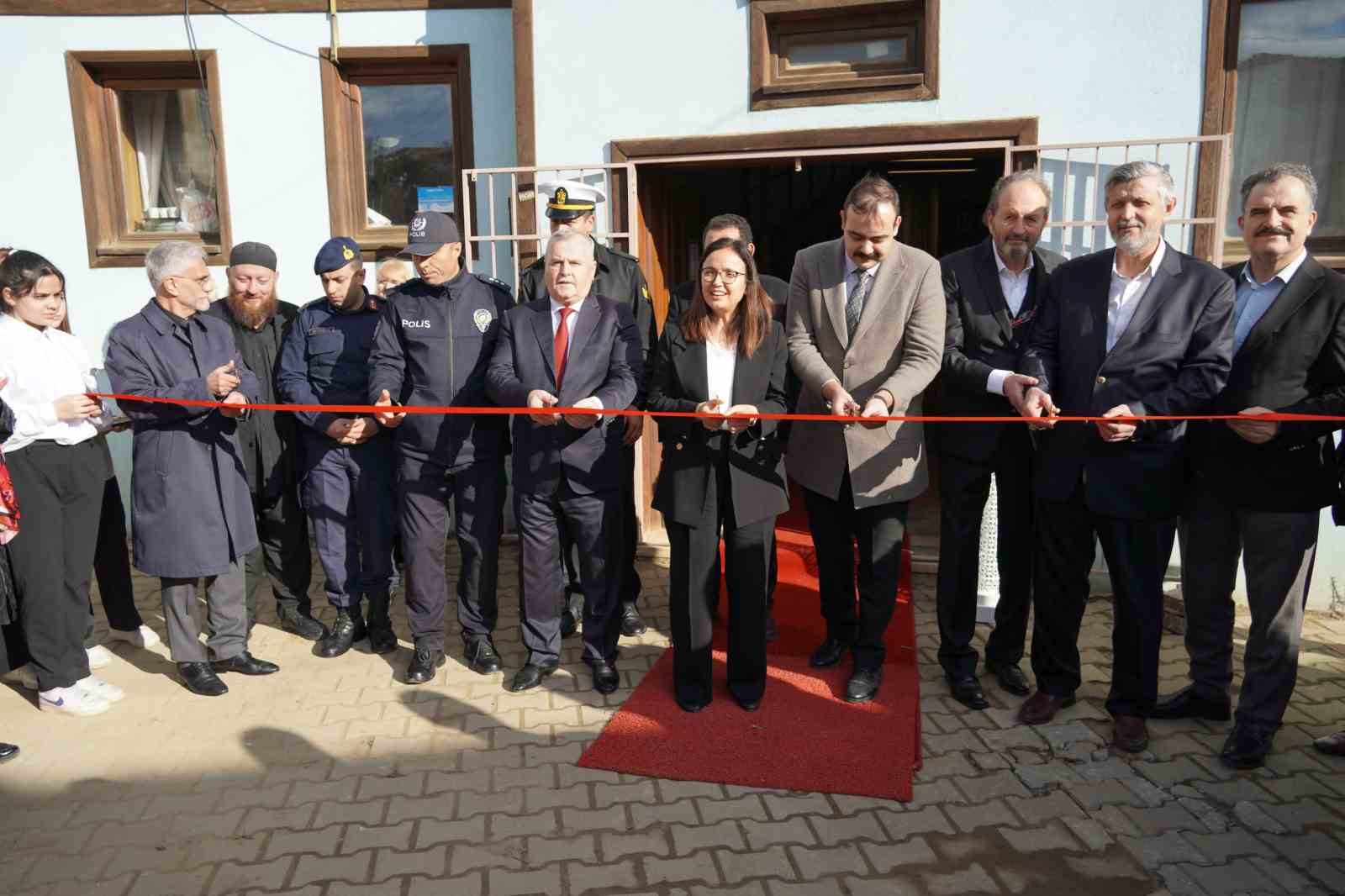 Yalova Armutluda Sanat Ödülleri Töreni