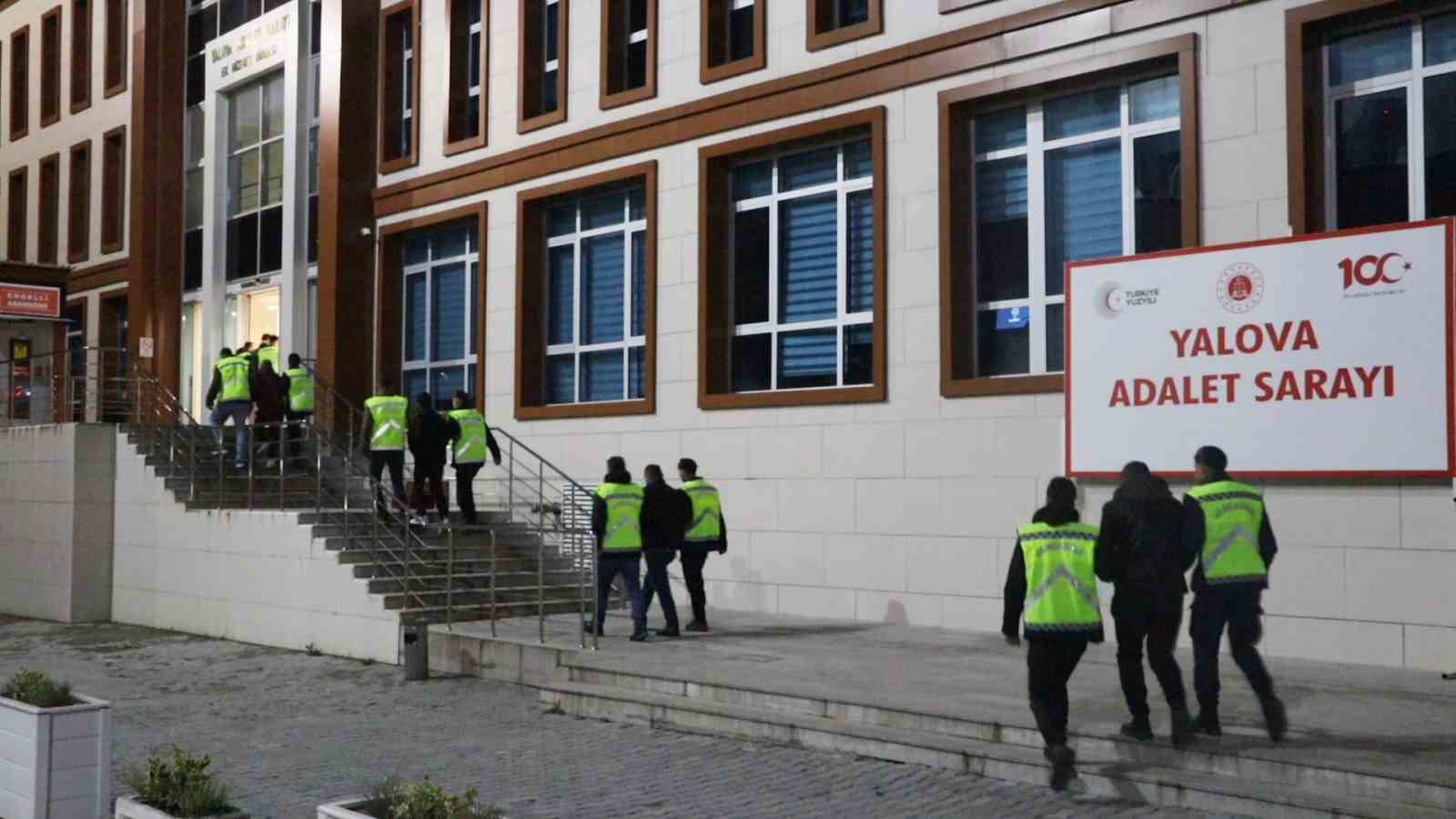 Yalova Merkezli 4 İldeki Göçmen Kaçakçılığı Operasyonunda 8 Tutuklama