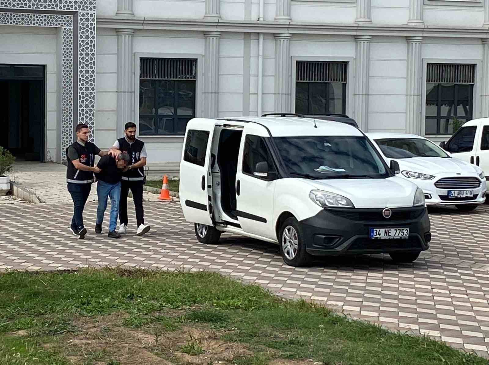 Yeğeninin Eşini Özel Halk Otobüsünde Öldüren Sanığın Yargılanmasına Başlandı