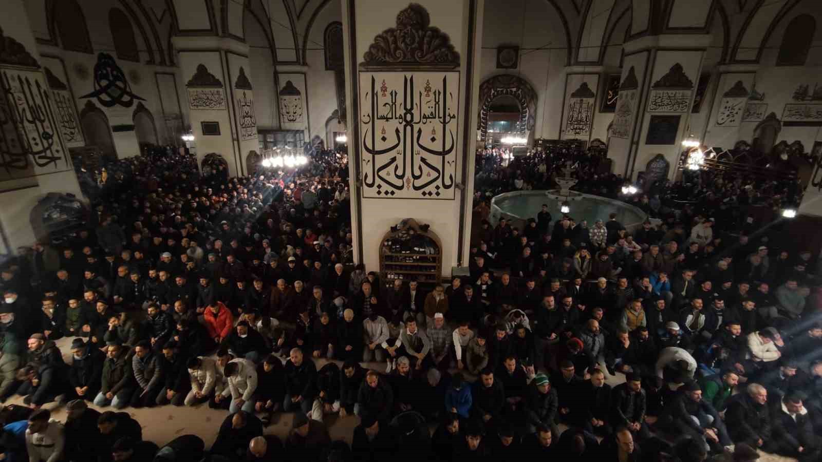 Yılın İlk Sabah Namazında Binlerce Vatandaş Ulucamiye Akın Etti