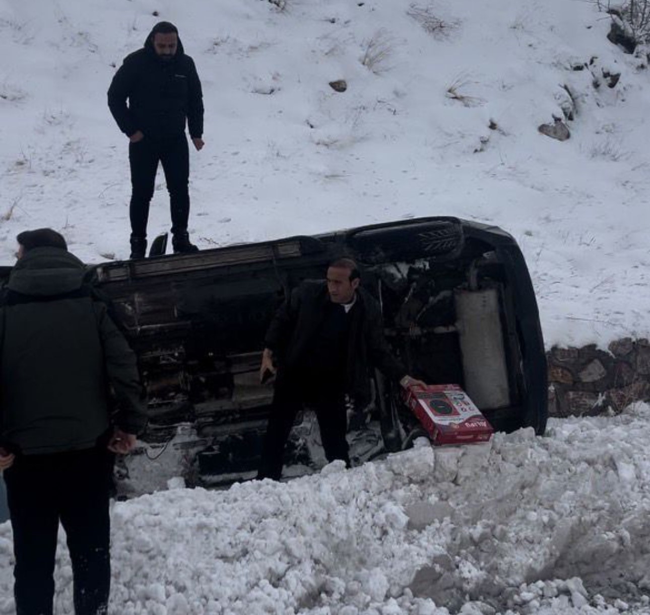 Yüksekovada Trafik Kazası: 3 Yaralı