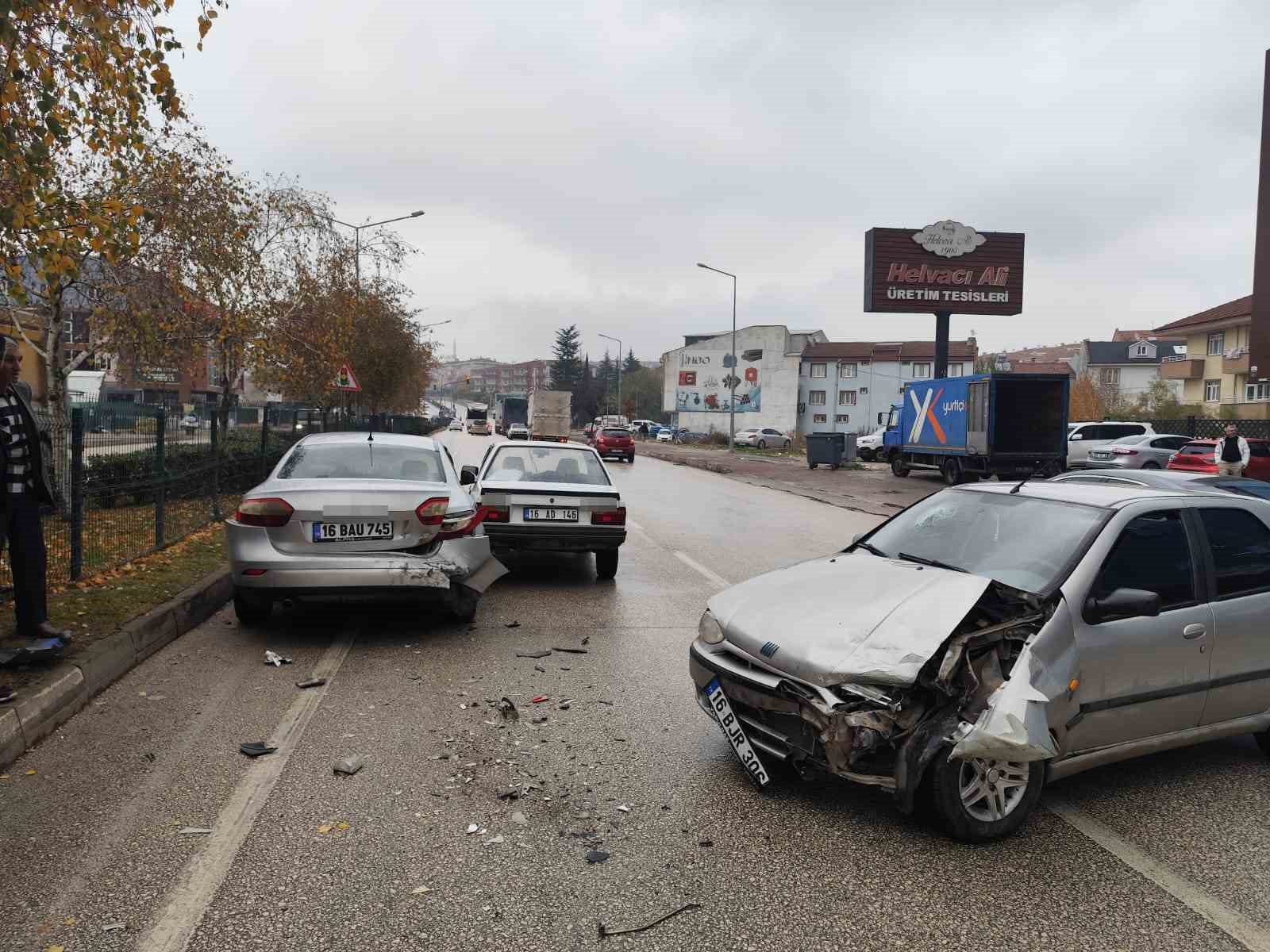 Zincirleme Kazada 1İ Bebek 3 Kişi Yaralandı